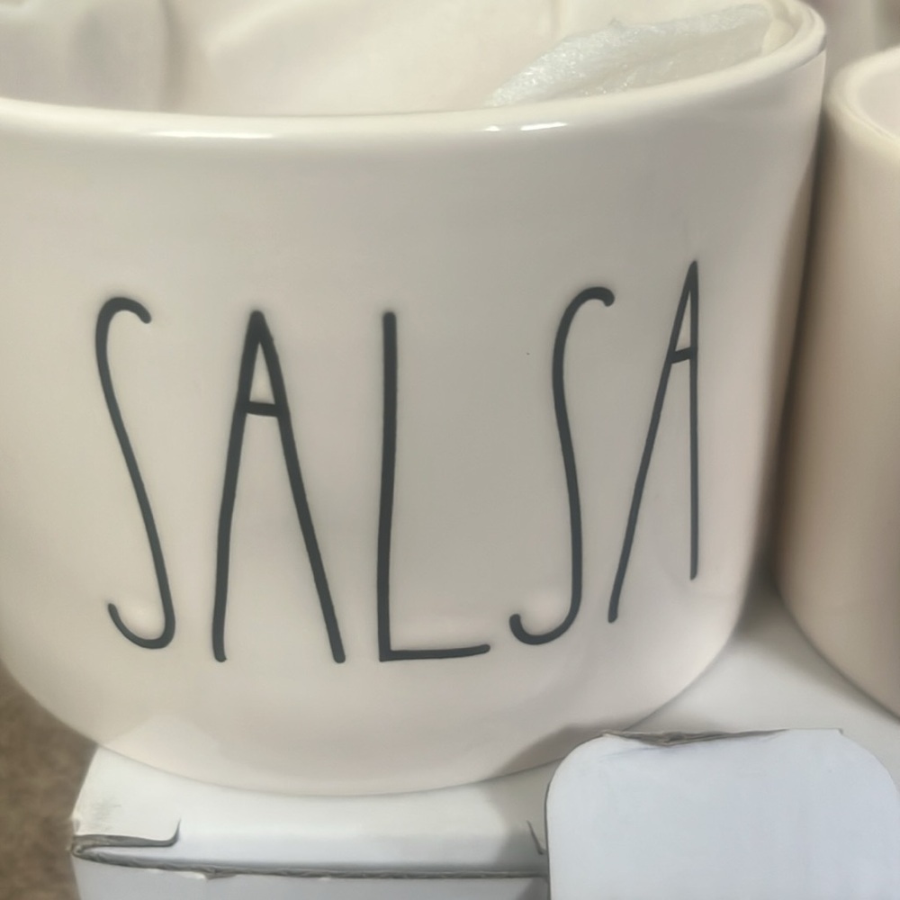 Rae Dunn guac and salsa bowl set. - Picture 2 of 4